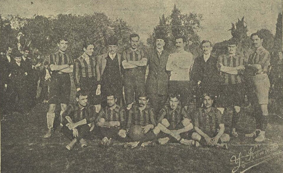 8 Kasım 1908 · Fenerbahçe, Cadi-Keuy ve HMS Barham futbolcularıyla toplu fotoğraf