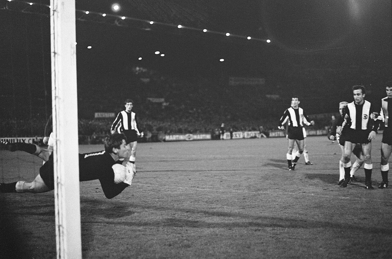 Match photograph from Beşiktaş’s 1966 visit to Amsterdam